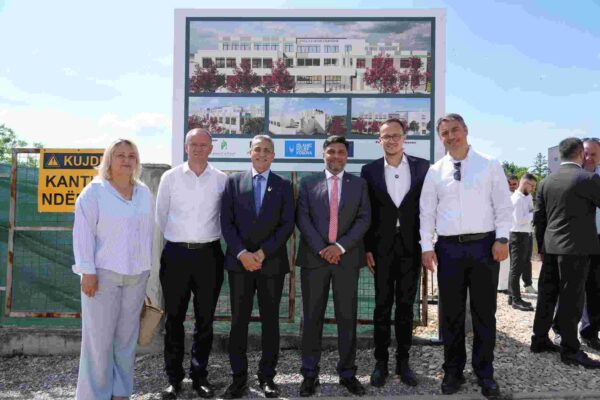 Islamic Relief Kosova dhe Komuna e Gjilanit vendosin gurthemelin e shkolles se mesme te mjekesise ne Gjilan